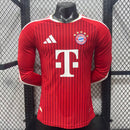 CAMISOLA BAYERN DE MUNICH PRINCIPAL 26/27 (VERSÃO JOGADOR) MANGA LONGA