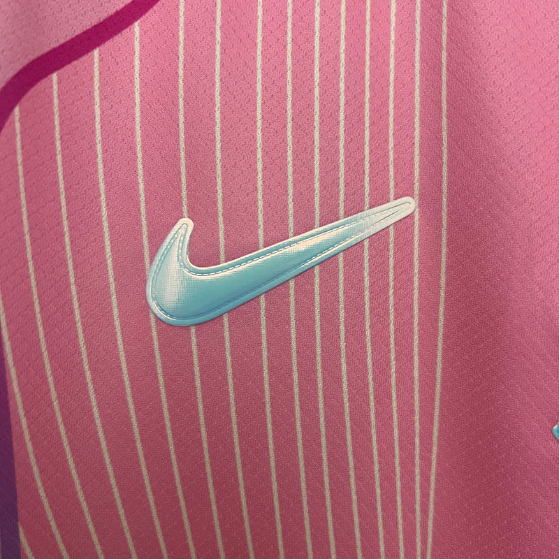 CAMISOLA BARCELONA EDIÇÃO ESPECIAL ROSA 25/26 - HOMEM