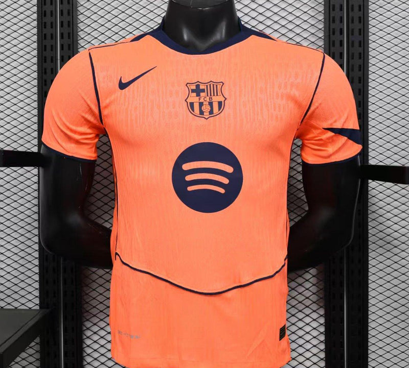 CAMISOLA BARCELONA III 2526 VERSÃO JOGADOR – EDIÇÃO TOTAL 90