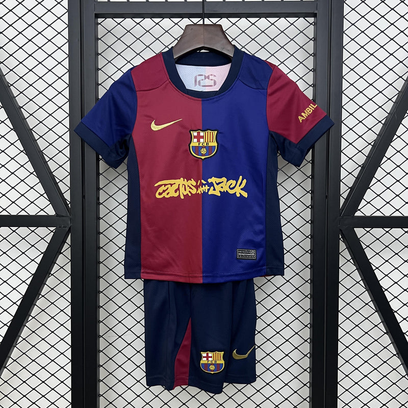 Conjunto Infantil Barcelona x Travis Scott 25/26 – Edição Especial
