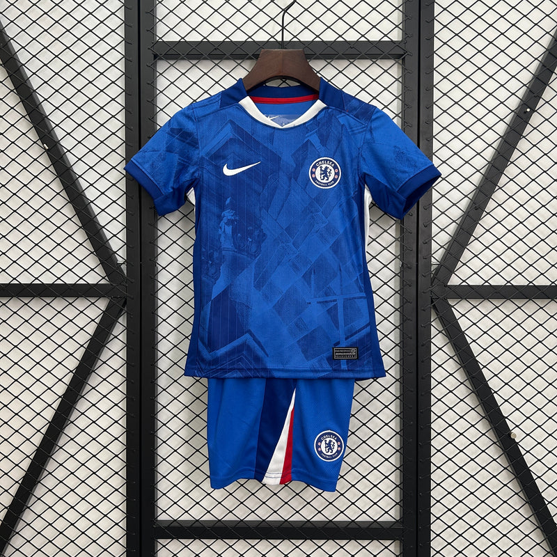 CAMISOLA CHELSEA I 25/26 – CONJUNTO INFANTIL DO EQUIPAMENTO PRINCIPAL AZUL