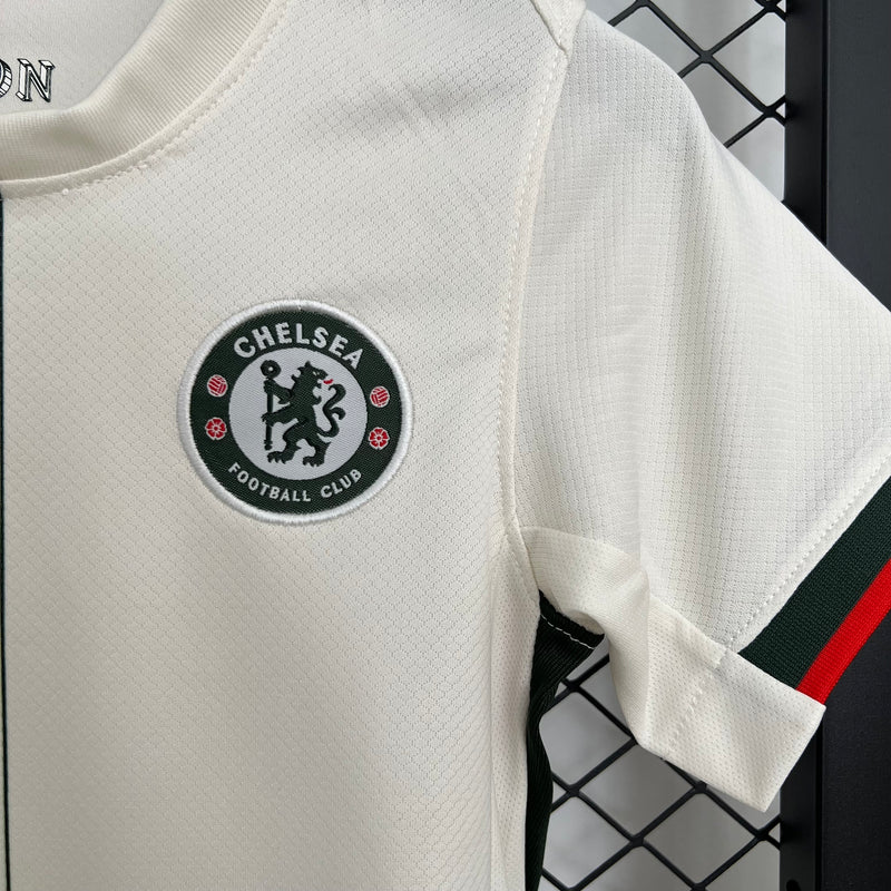 CAMISOLA CHELSEA II 25/26 – CONJUNTO INFANTIL DO EQUIPAMENTO SECUNDÁRIO BRANCO