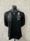 CAMISOLA F1 MERCEDES x ADIDAS 2025 MANGAS LONGAS – PRETO