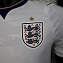 CAMISOLA INGLATERRA PRINCIPAL 26/27 COPA DO MUNDO 2026 - HOMEM (VERSÃO JOGADOR)