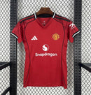 CAMISOLA MANCHESTER UNITED I 25/26 - MULHER
