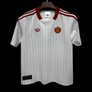 CAMISOLA MANCHESTER UNITED X ADIDAS ORIGINALS ICON BRANCA 25 26 - HOMEM