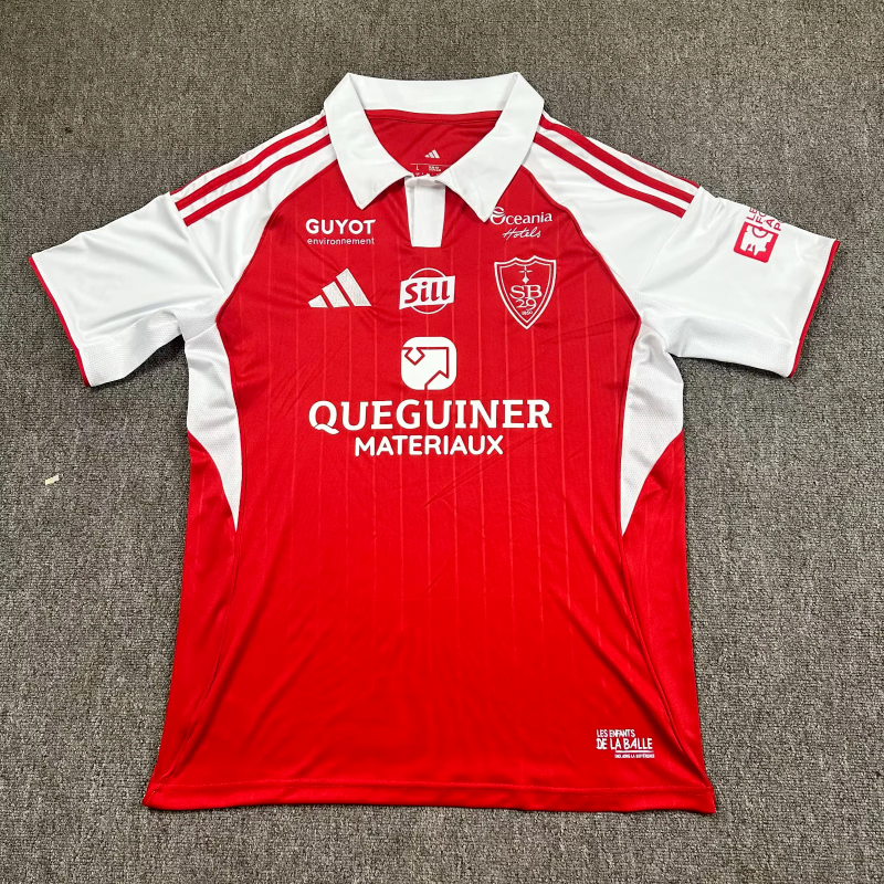 CAMISOLA STADE BRESTOIS I 25/26 – EQUIPAMENTO PRINCIPAL MASCULINO VERMELHO E BRANCO