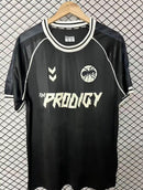 CAMISOLA THE PRODIGY X HUMMEL EDIÇÃO ESPECIAL 26/27 - HOMEM