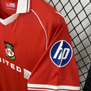 CAMISOLA WREXHAM AFC 2025/26 VERMELHA HOMEM – EQUIPAMENTO