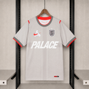 CAMISOLA INGLATERRA X PALACE SKATEBOARDS THREE LIONS EDIÇÃO ESPECIAL II 26/27 HOMEM