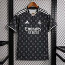 CAMISOLA REAL MADRID X LOUIS VUITTON EDIÇÃO ESPECIAL BLACK 26/27 HOMEM