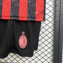 Camisola AC Milan I 25/26 Infantil – Conjunto Completo 