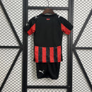 Camisola AC Milan I 25/26 Infantil – Conjunto Completo 