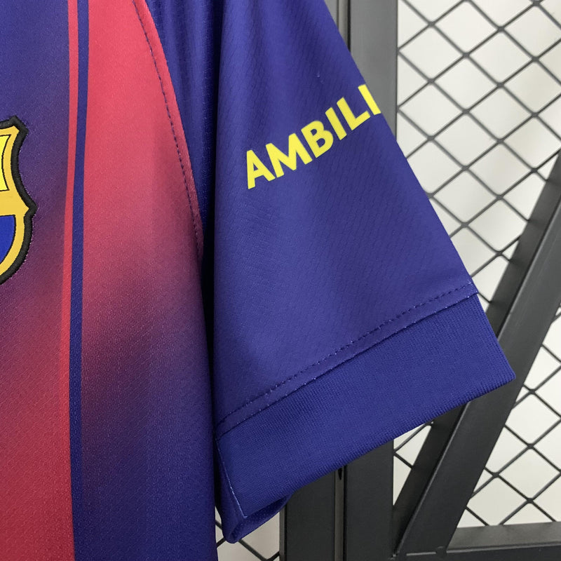 Camisola Barcelona I 25/26 Homem – Modelo Principal Azul e Grená