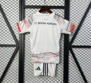 Camisola Bayern de Munich II 2526 Conjunto Infantil