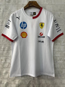 Camisola F1 Ferrari 2025 Branca – T-Shirt com Patrocinadores