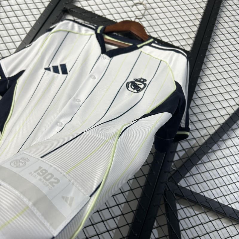 Camisola Real Madrid 25/26 US Pack Viagem – Branco Edição Especial 