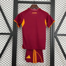 Camisola Roma Principal 2526 – Conjunto Infantil (Camisa + Calção)