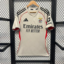 Camisola SL Benfica Alternativa Bege 25/26 – Homem  Equipamento Secundário