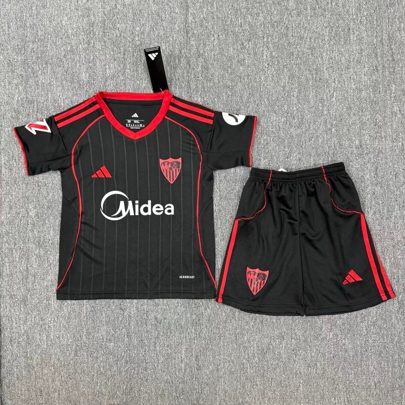Camisola Sevilla III 2526 - Conjunto Infantil  Terceiro Uniforme Preto e Vermelho  Réplica Tailandesa
