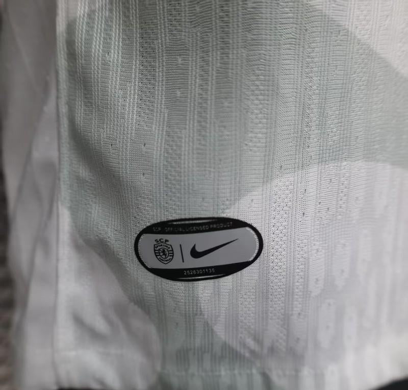 Camisola Sporting CP Alternativa Branca 25/26 – Versão Jogador Masculina