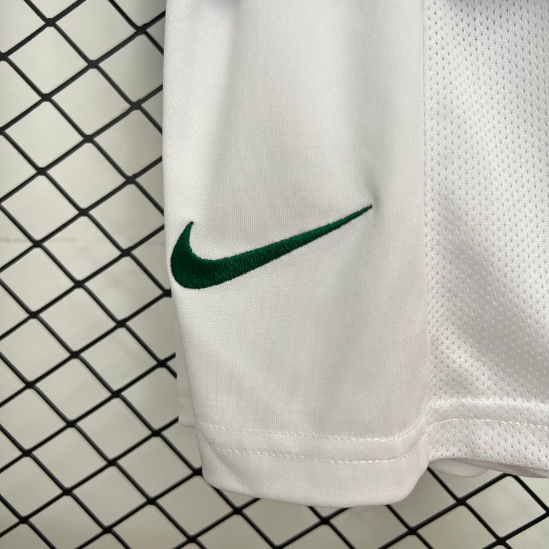 CAMISOLA SPORTING CP ALTERNATIVA BRANCA 25/26 CONJUNTO INFANTIL