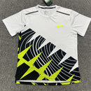 T-SHIRT NIKE HOMEM - BRANCA, PRETA E AMARELA