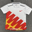 T-SHIRT NIKE HOMEM - BRANCA, VERMELHA E AMARELA