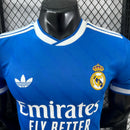 camisola Real Madrid III 2526 – Terceiro Equipamento Azul Homem